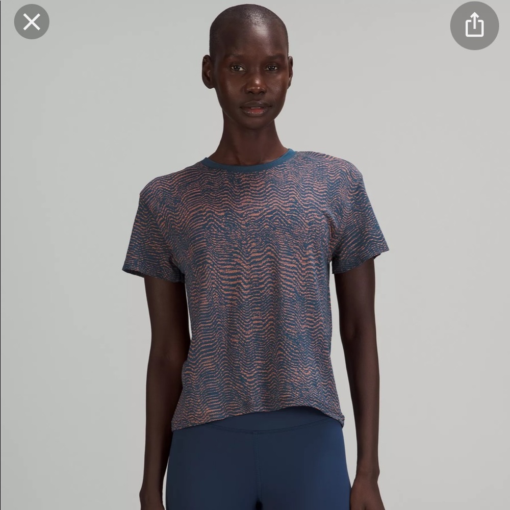 Train to be short sleeve size 6